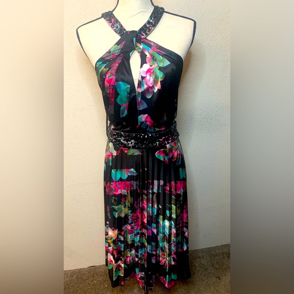 NWT City Chic Pleated Halter Dress. Black Floral Size 20 - Picture 1 of 9